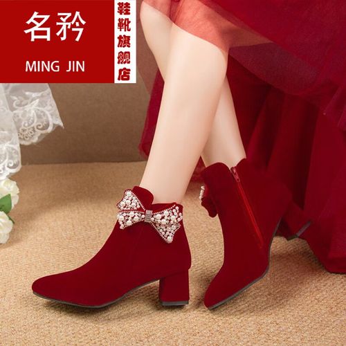 酒红高跟短靴怎么搭配