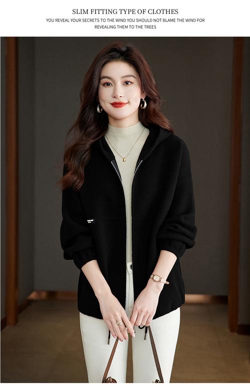 女连帽毛尼大衣怎么搭配