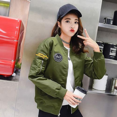 军绿色外套要怎么搭配什么裤子