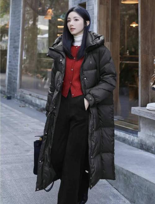 黑色棉衣中长款怎么搭配什么裤子好看