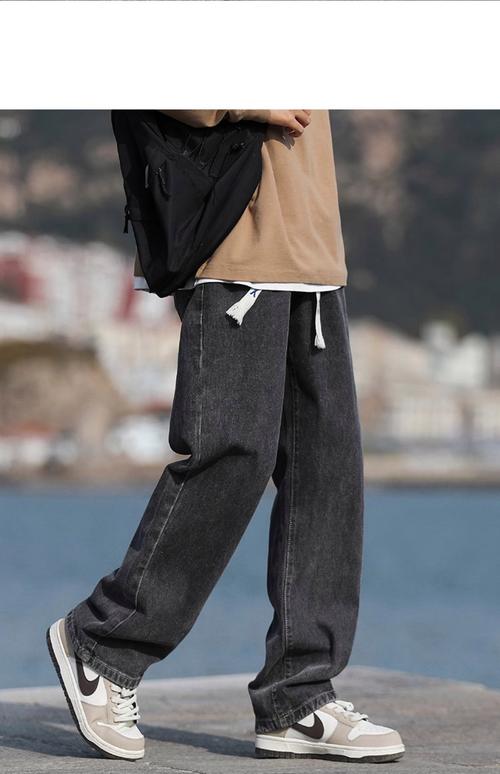 宽松直筒牛仔裤怎么搭配什么外套