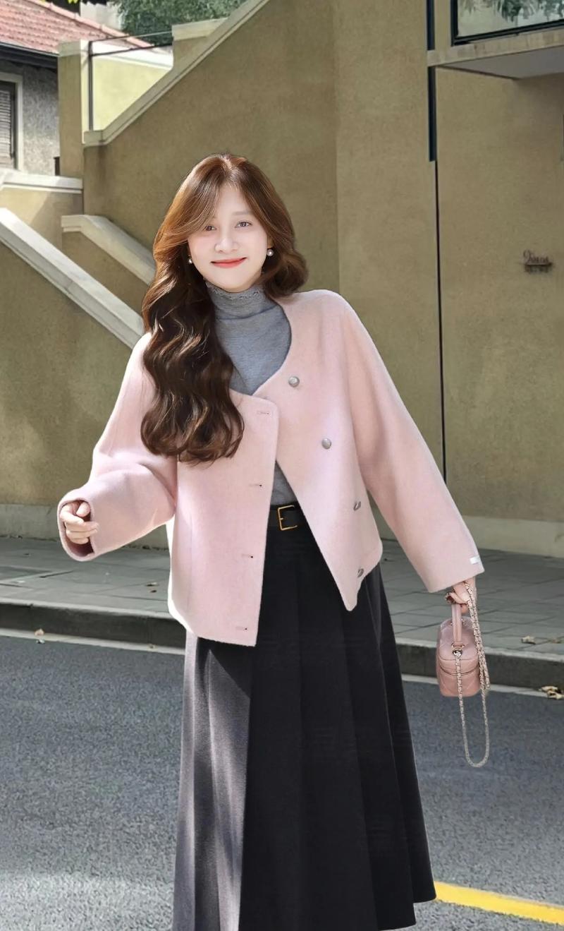 毛呢宽松短款外套怎么搭配什么裙子