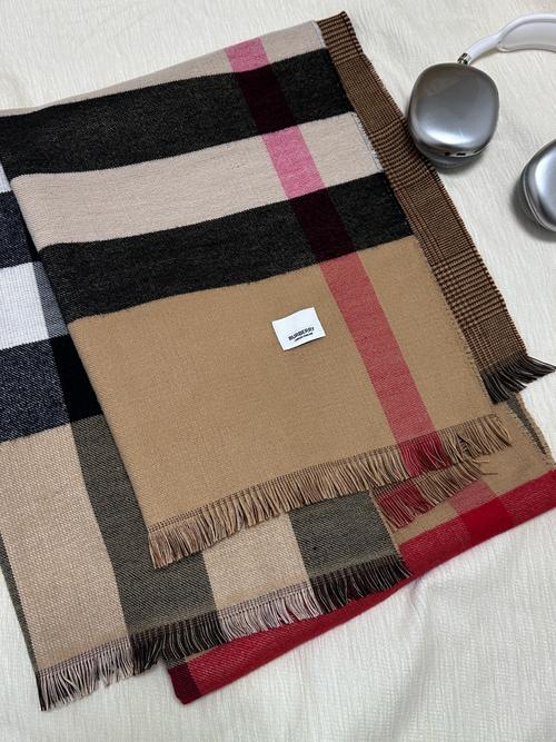 大衣 羊绒围巾怎么搭配