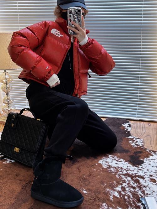 红色的靴子男怎么搭配衣服