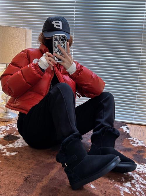 红色的靴子男怎么搭配衣服