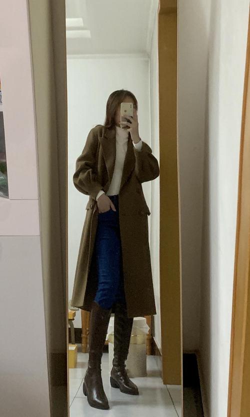 棕色靴子配什么裤子