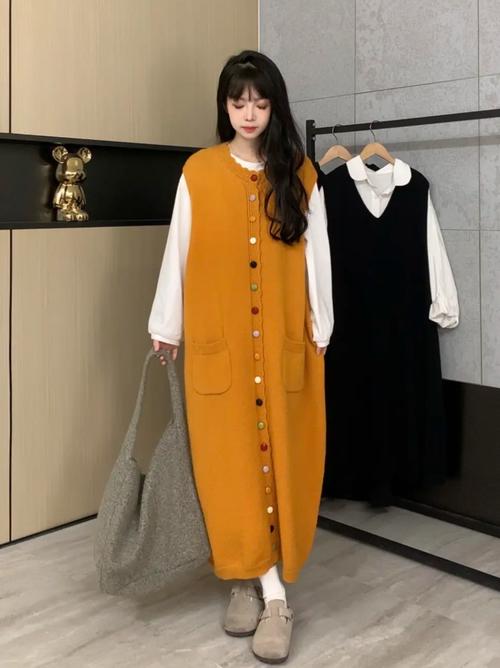 橙色毛衣马甲怎么搭配图片欣赏