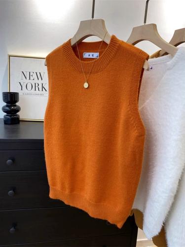 橙色毛衣马甲怎么搭配图片