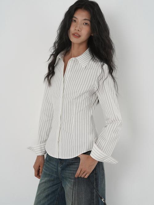 长袖条纹上衣怎么搭配