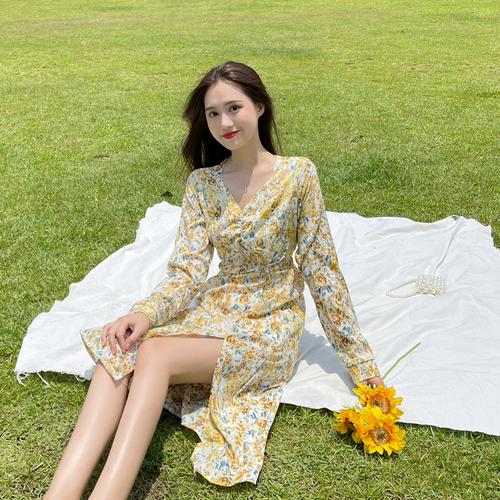 长袖长款碎花连衣裙怎么搭配什么外套