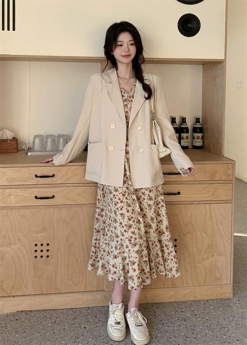 长款连衣服怎么搭配什么裤子好看