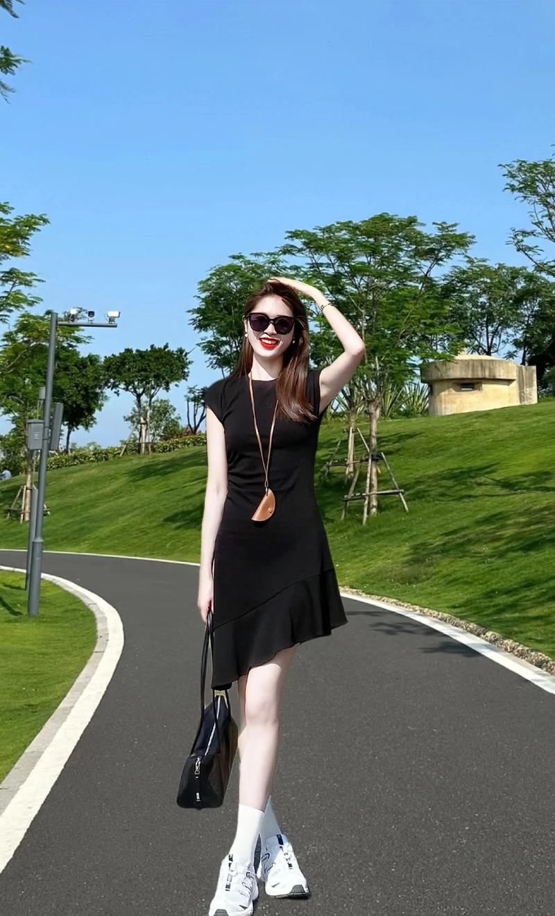 长款连衣服怎么搭配什么裤子