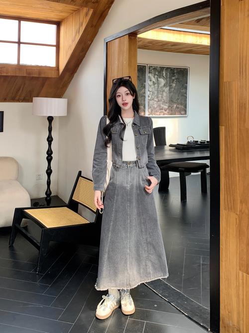 长款宽松长裙怎么搭配外套