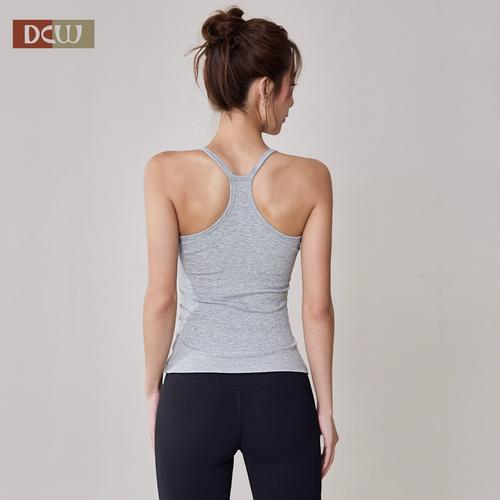 长款紧身背心怎么搭配什么外套