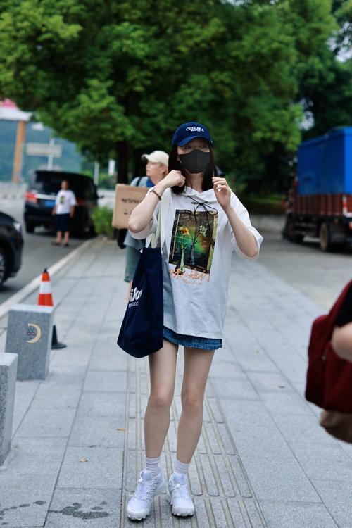 长款白上衣怎么搭配什么外套