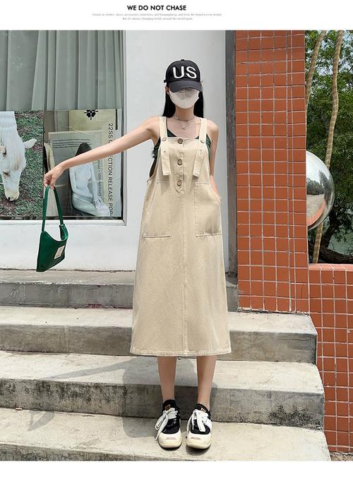 背带休闲裙怎么搭配什么外套好看图片