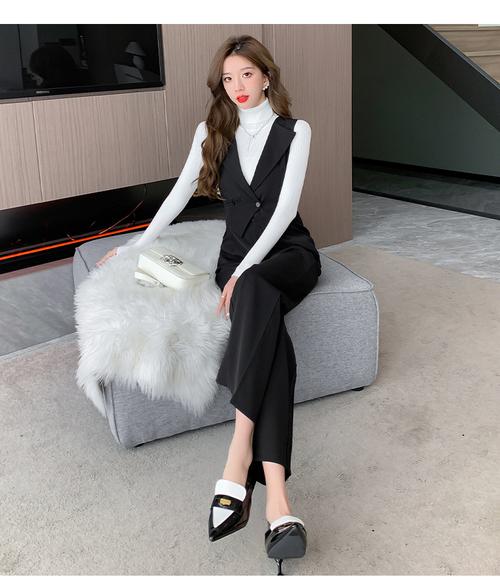 背带西裤怎么搭配上衣图片