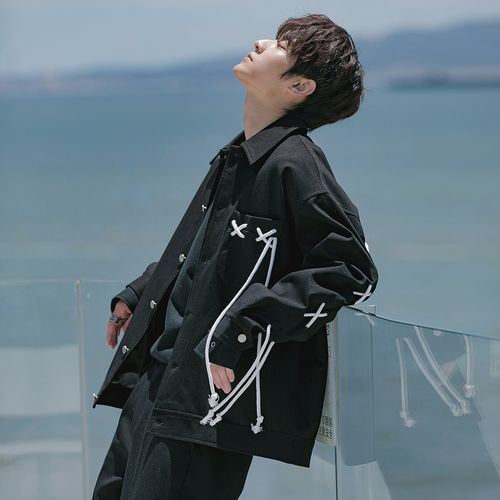 绑带夹克外套怎么搭配