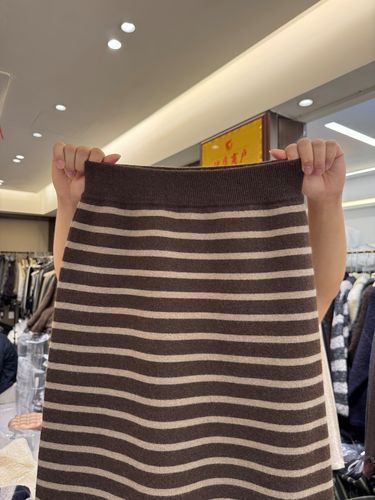 半身条纹a字裙怎么搭配什么外套好看吗