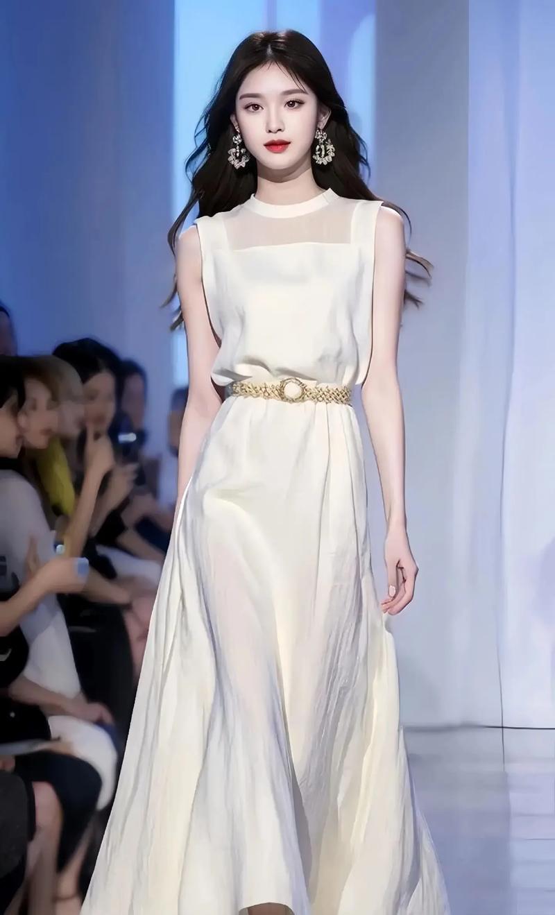 白色连衣裙怎么搭配鞋子