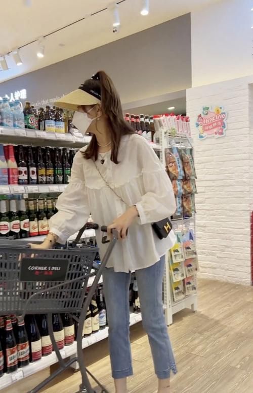 白色衬衣下面怎么搭配图片欣赏