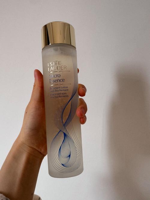 收缩毛孔用什么水