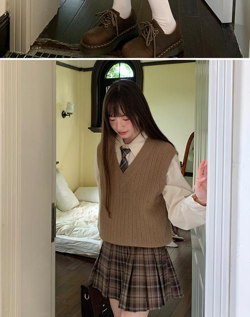 棕色背心怎么搭配裤子