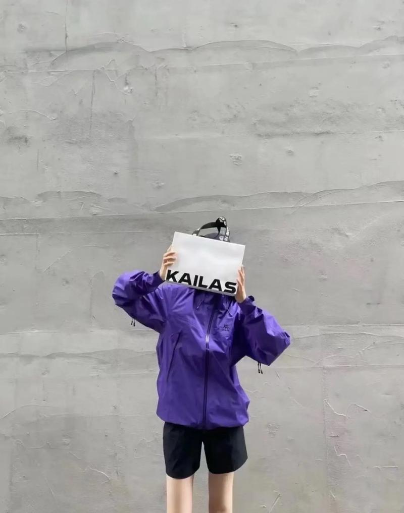 紫色的帽子怎么搭配图片女生图片