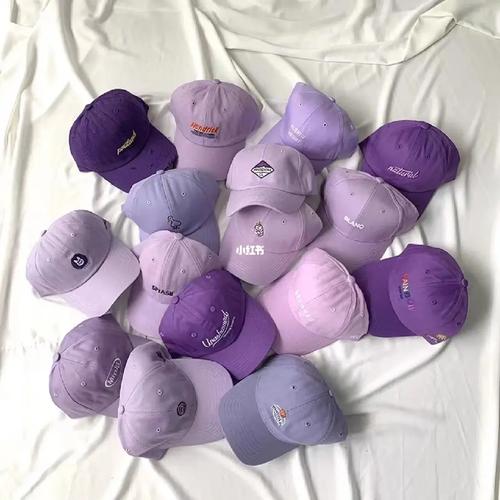 紫色的帽子怎么搭配图片女生图片