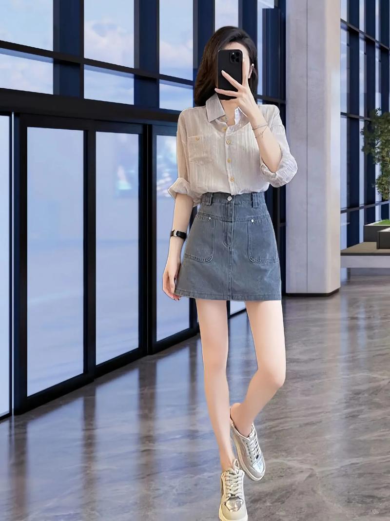 中长牛仔短裙怎么搭配图片欣赏