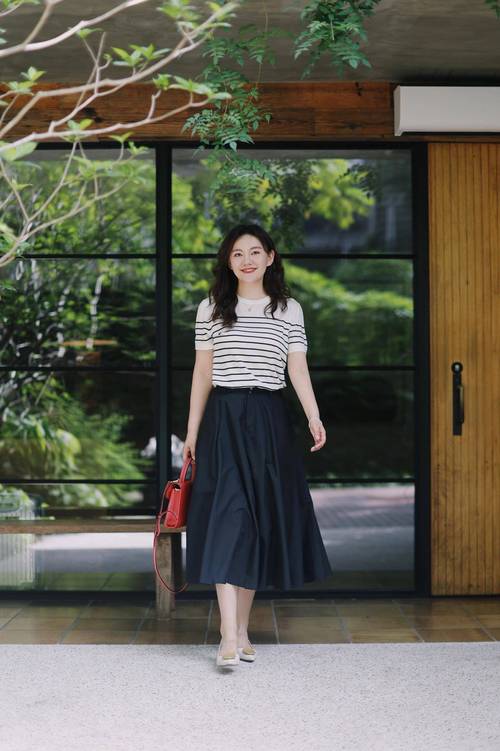 针织条纹上衣怎么搭配