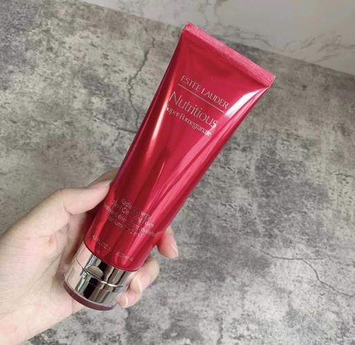 红石榴洗面奶使用步骤