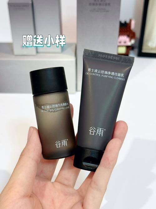 脸油毛孔粗大用什么护肤品