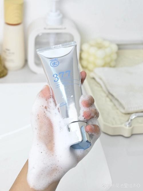 长了痘痘用洗面奶洗脸