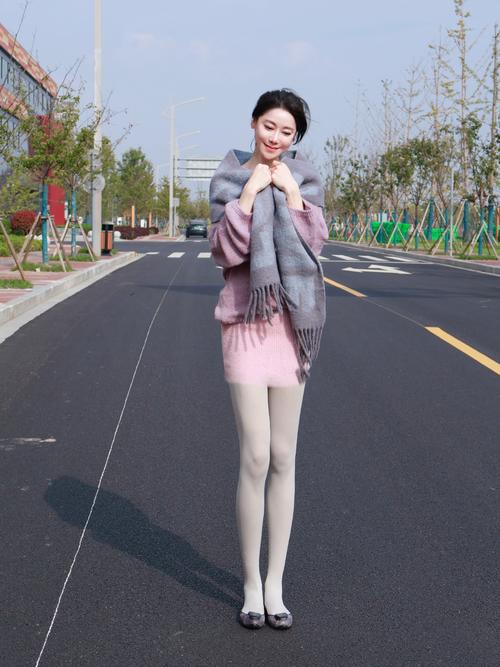 羊毛白的衣服怎么搭配什么围巾