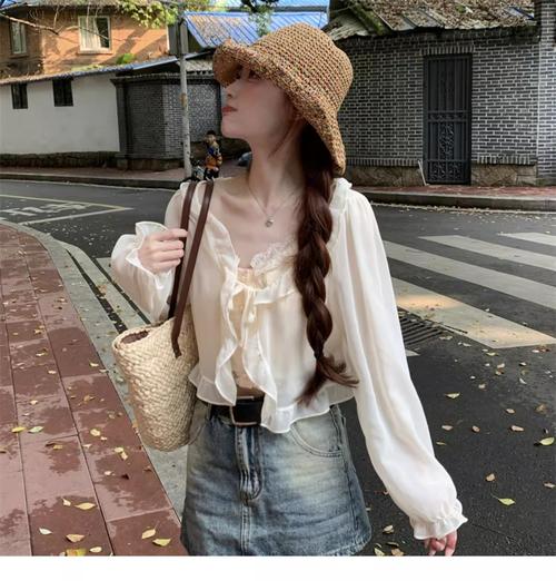 雪纺吊带短裙怎么搭配什么外套好看