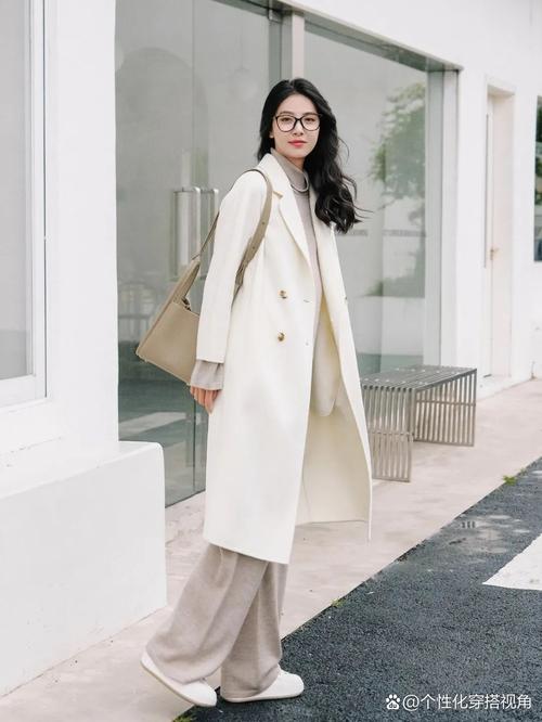 白色大衣搭配什么鞋子