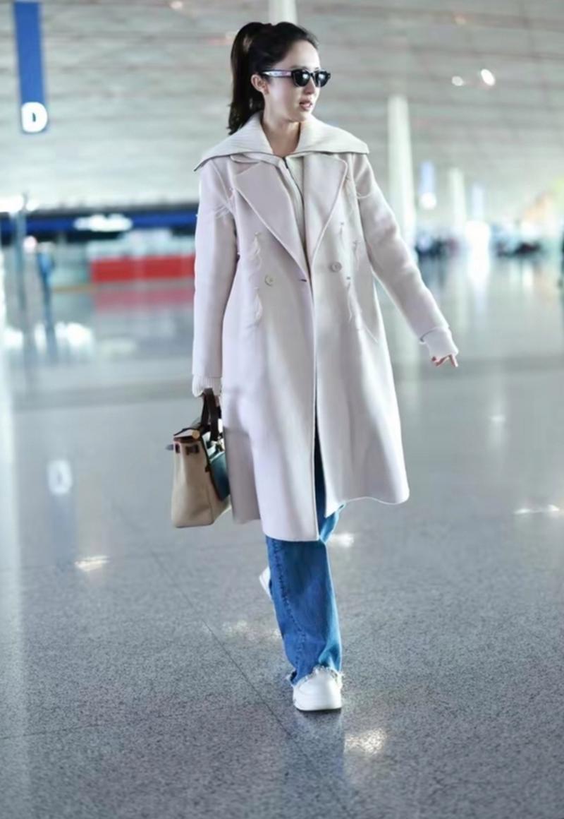 白色大衣搭配什么鞋子