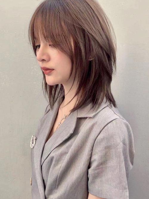 脖子长适合什么发型