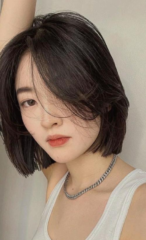 脖子长适合什么发型