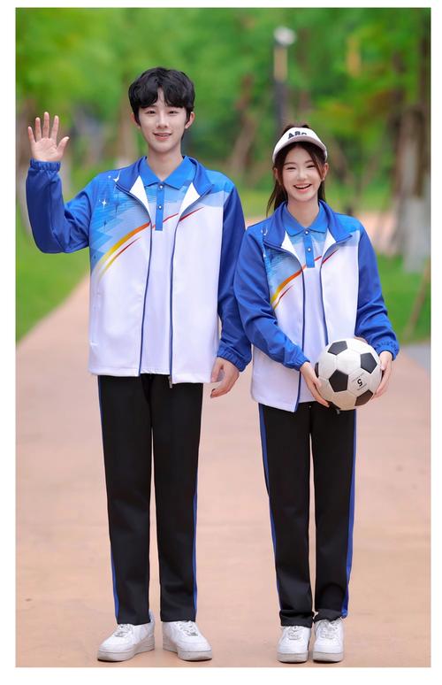 校服里面穿什么衣服怎么搭配好看