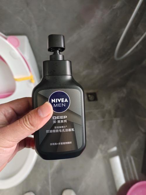 无泡沫男士保湿洗面奶