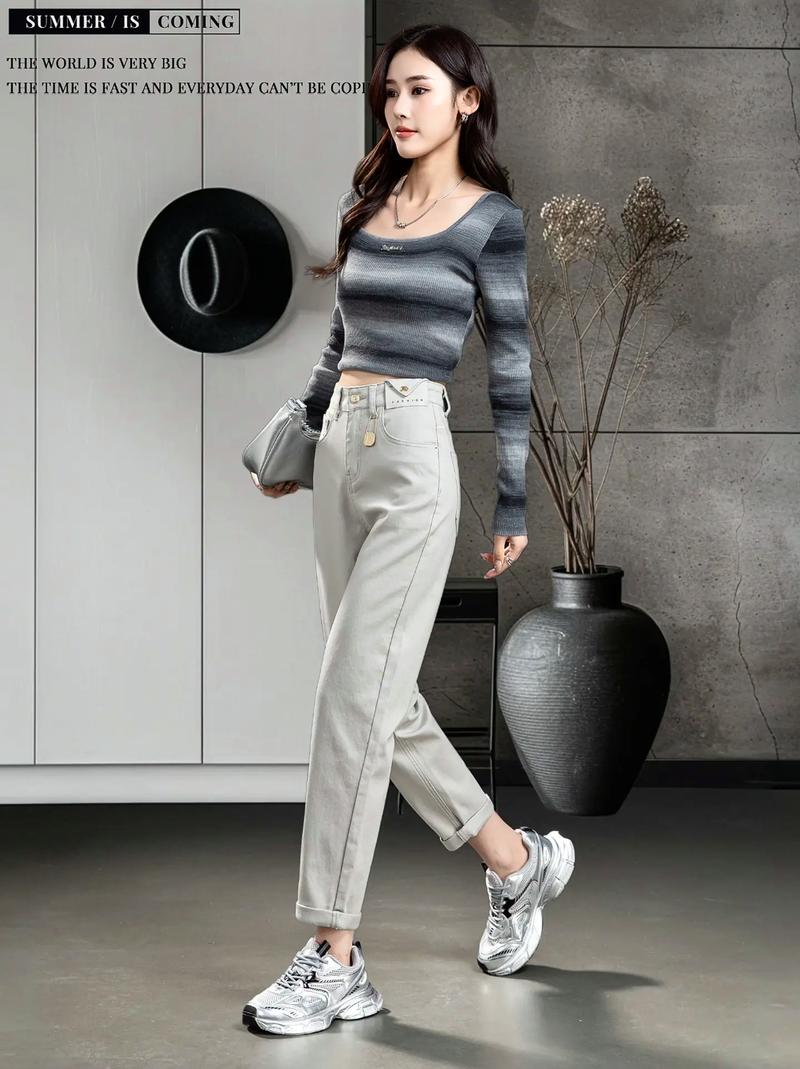 女士牛仔裤配什么鞋