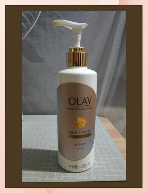 夏天皮肤出油用什么护肤品