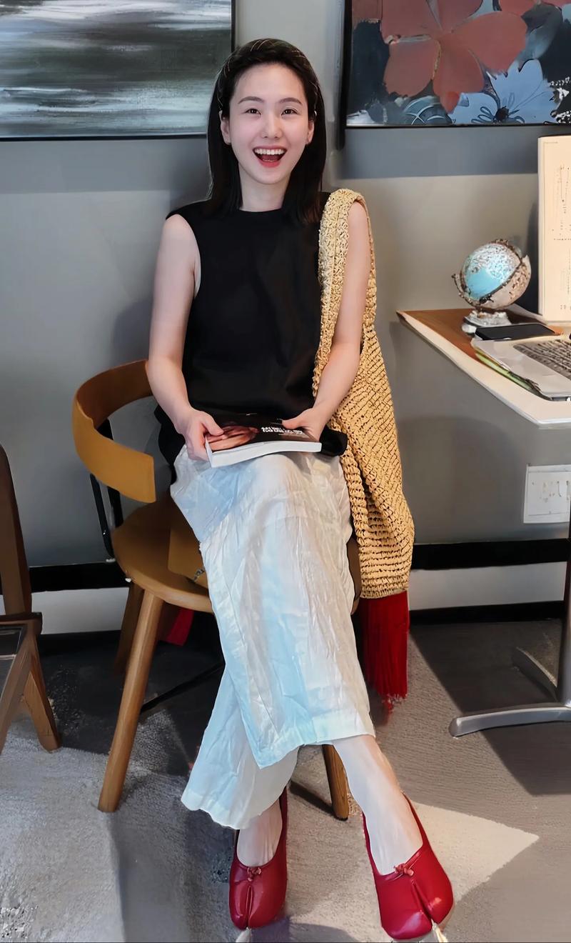 夏天黑背心怎么搭配好看吗