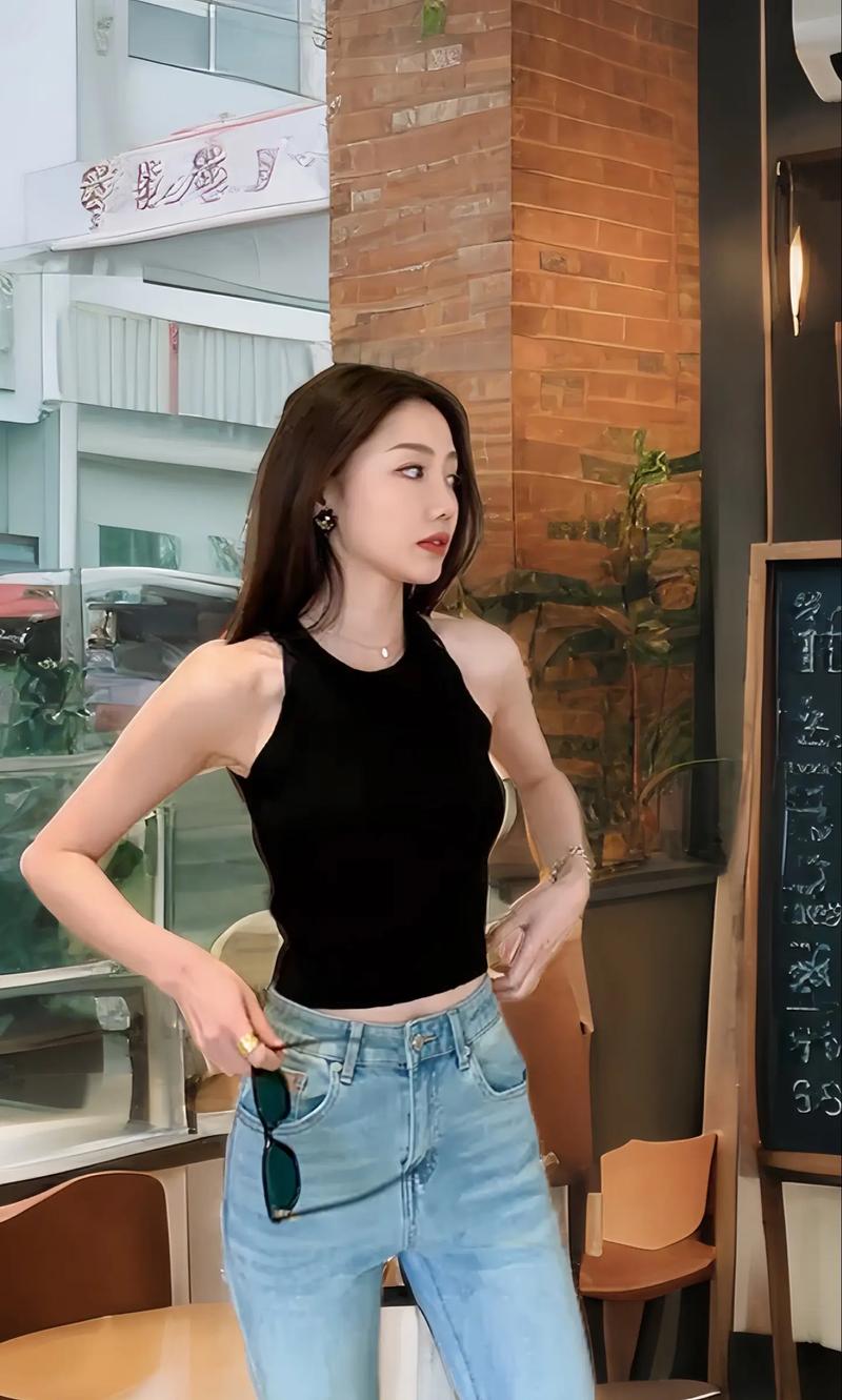 夏天黑背心怎么搭配好看吗