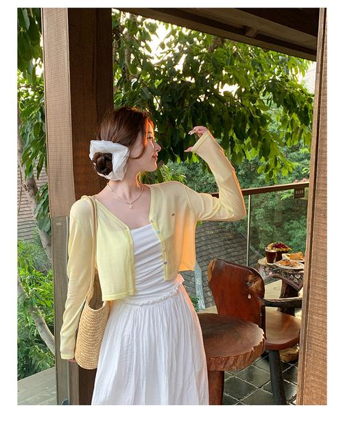 夏天吊带怎么搭配外套