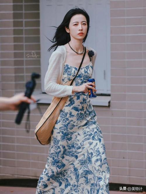 夏天吊带怎么搭配外套