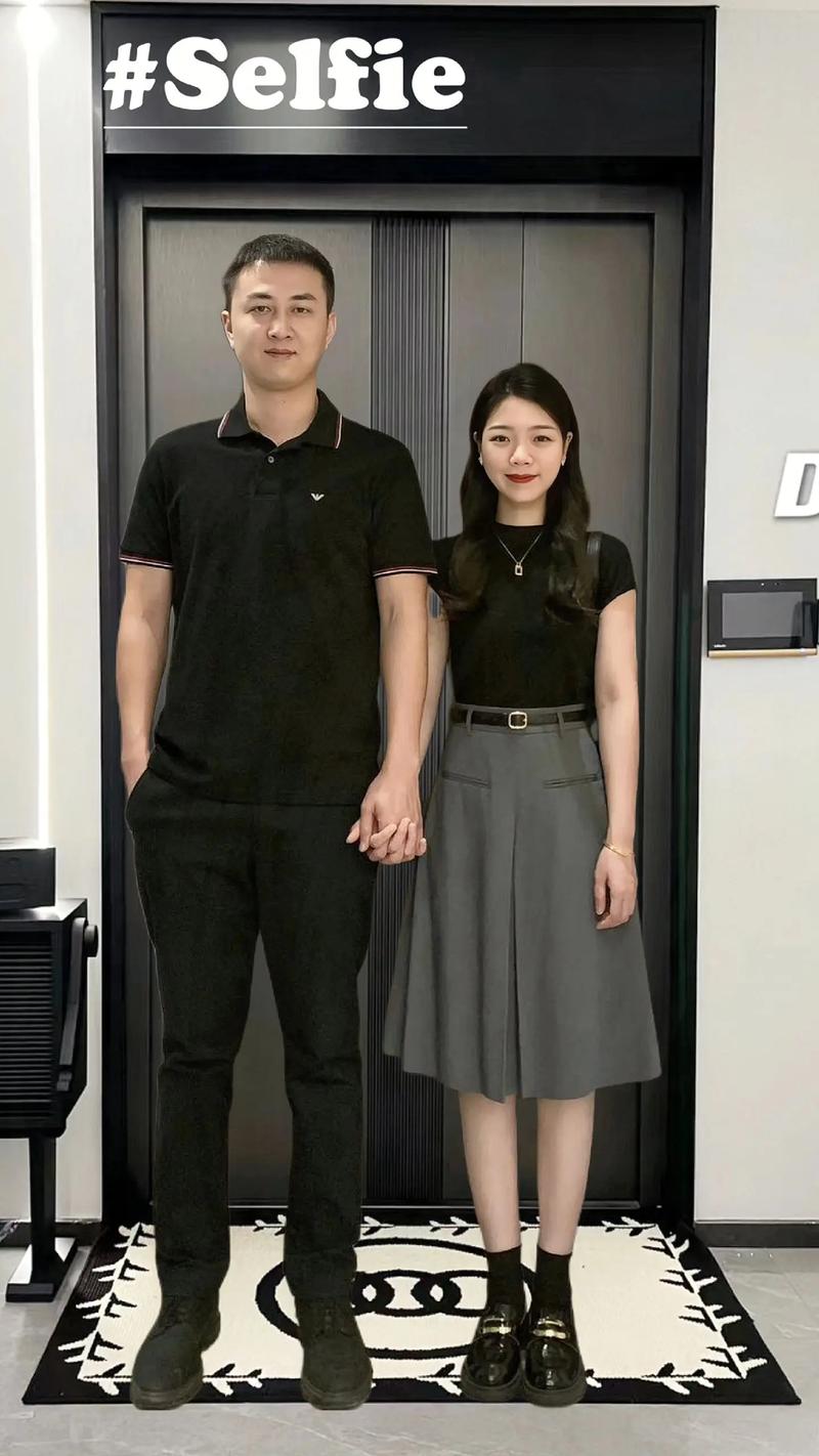 黑色与什么颜色搭配