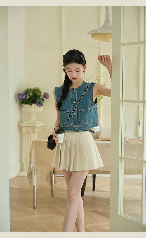 无袖牛仔披肩怎么搭配